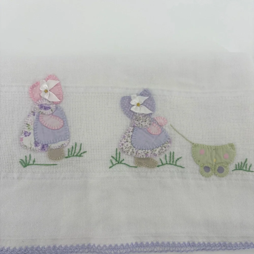 Hello Baby White Sunbonnet Sue Style Applique Pram Blanket Crochet Edge Trim